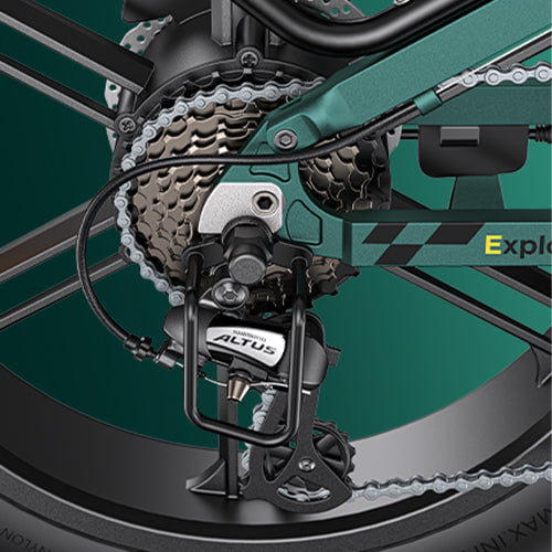 Nahaufnahme des Shimano Altus Schaltwerks mit 8 Gängen